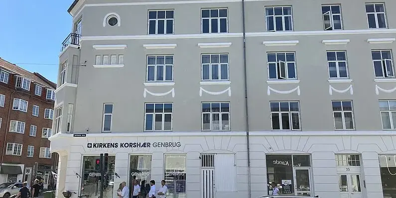 Eine graue Altbau-Immobilien in Kopenhagen