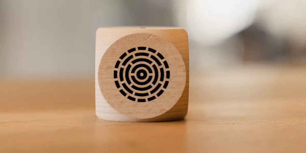 A wooden dice with the kontora logo