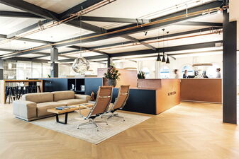 Wartebereich des Kontora Family Offices Tresen